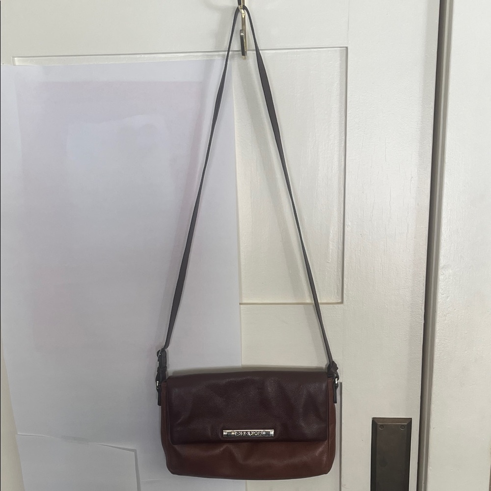 Brighton: Elegant Brown Leather Messenger Bag